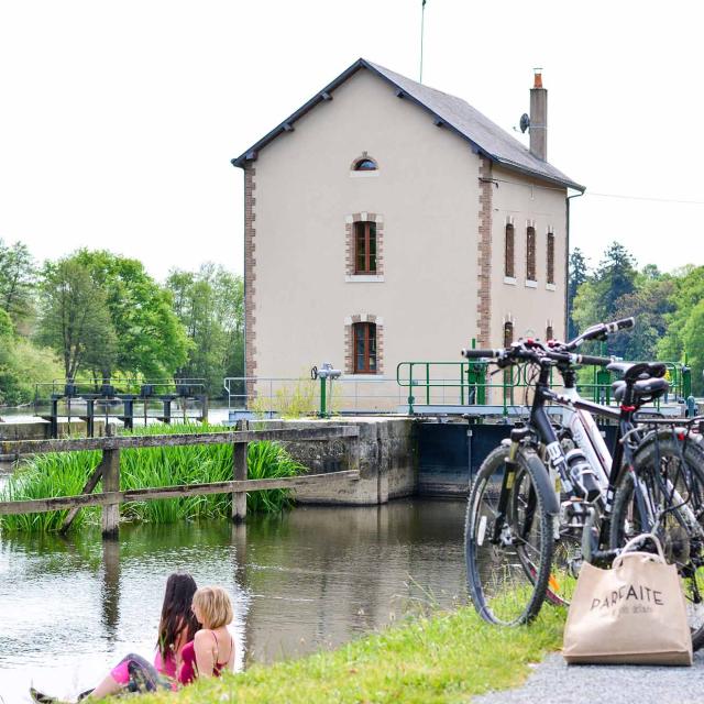 Velos A Lecluse De Neuville A St Sulpice Cp E.deletang Mayenne Tourisme 12