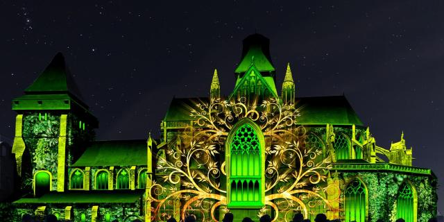 Projection d'illuminations sur la Basilique d'Evron