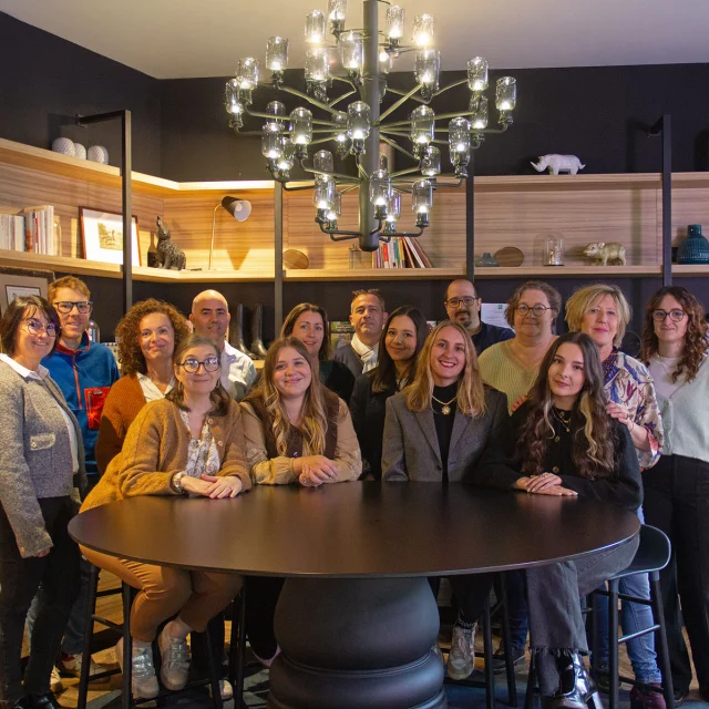 Photo de l'équipe de tourisme de Laval, composée de 15 personnes.